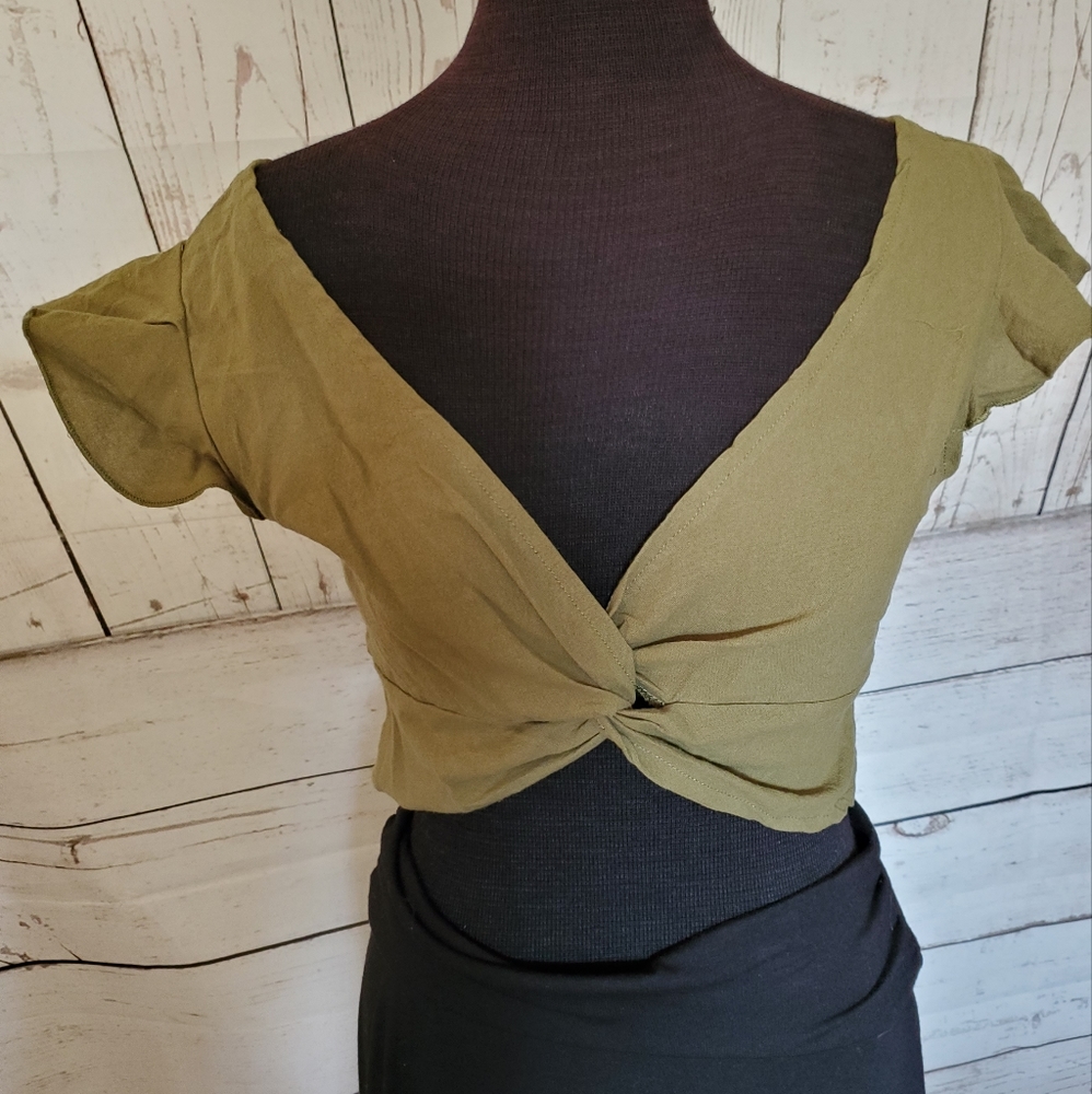 Kara and Kate twist front crop top olive green crepe size Small